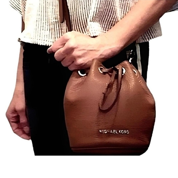 Michael Kors Handbags - Michael Kors Tan Leather Bucket Bag